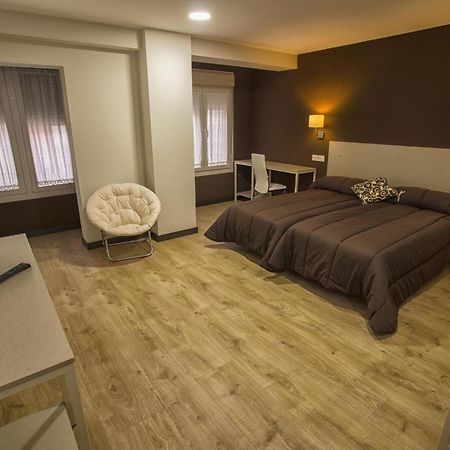 Hostal Elvira Aranda de Duero Esterno foto