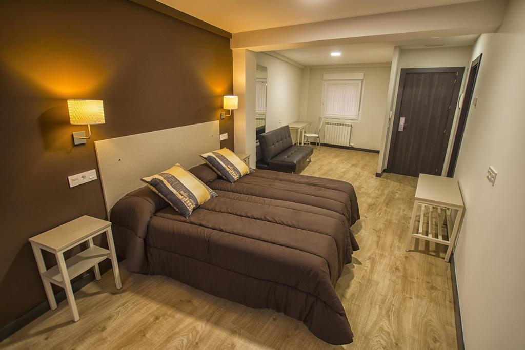 Hostal Elvira Aranda de Duero Esterno foto