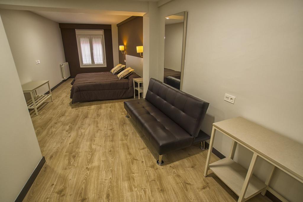 Hostal Elvira Aranda de Duero Esterno foto