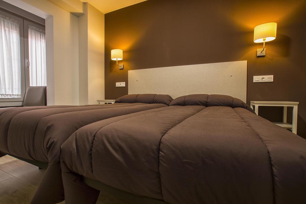 Hostal Elvira Aranda de Duero Esterno foto